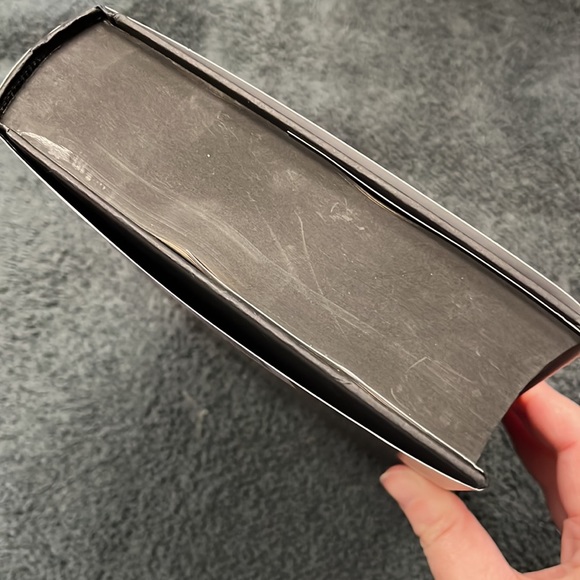 Iron Flame Rebecca Yarros Sprayed Edges Black First Edition Fourth Wing Book 2 - Picture 9 of 16